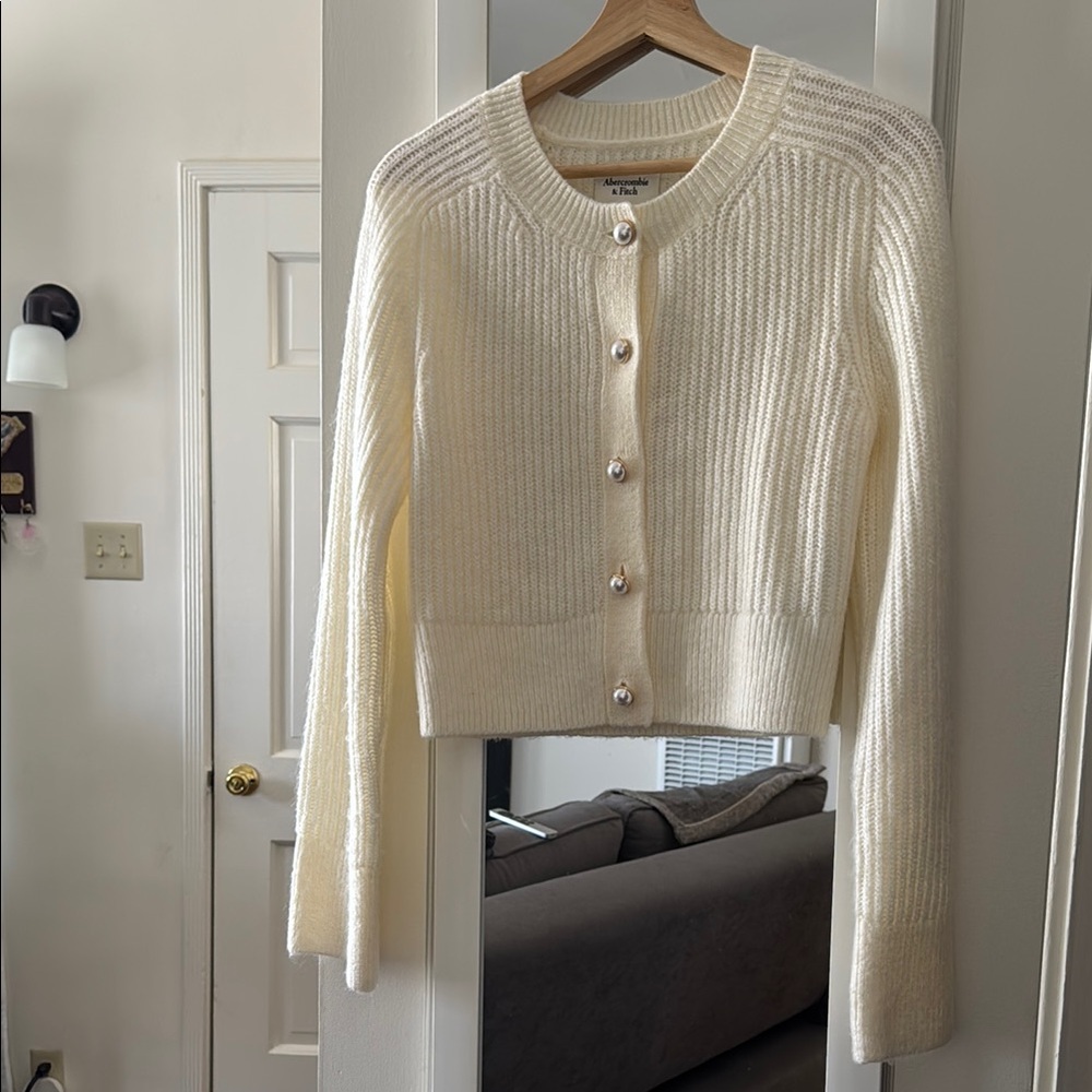 Abercrombie &Fitch Cream Ribbed Knit Cardigan Sweater